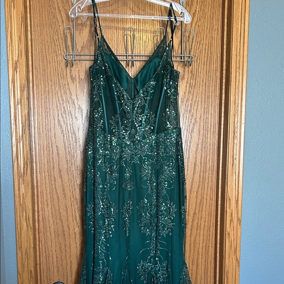 Elegant Green Lace Prom Dress - Picture 3 of 12